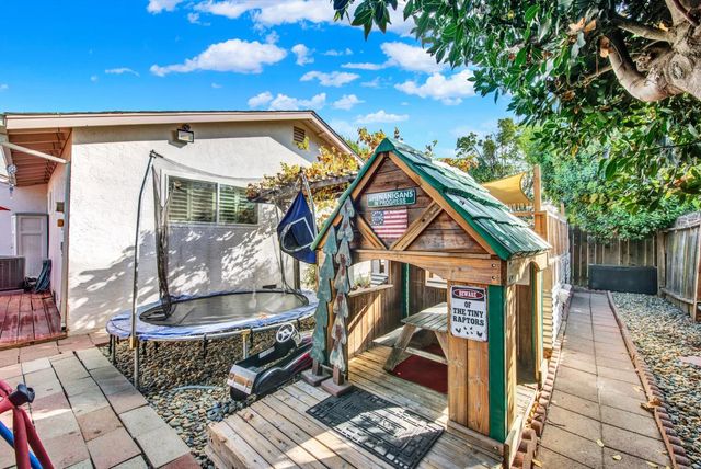 147 W Woodland Ave, Woodland, CA 95695