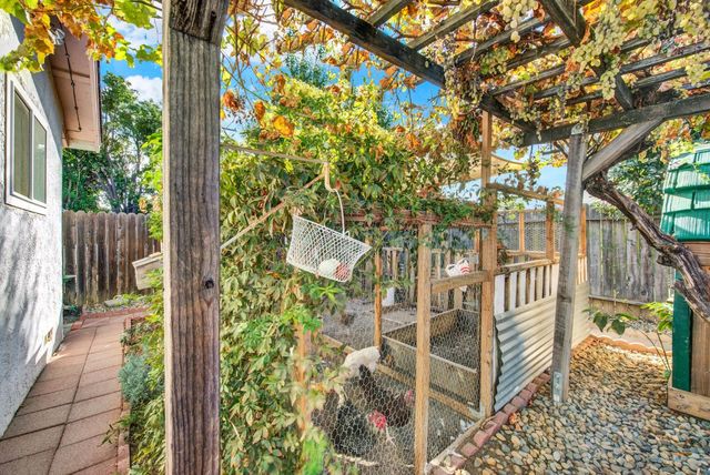 147 W Woodland Ave, Woodland, CA 95695