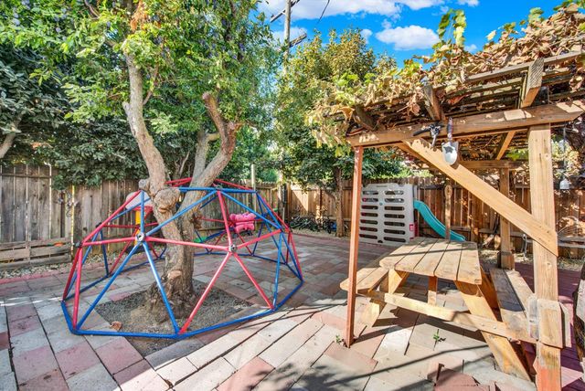 147 W Woodland Ave, Woodland, CA 95695