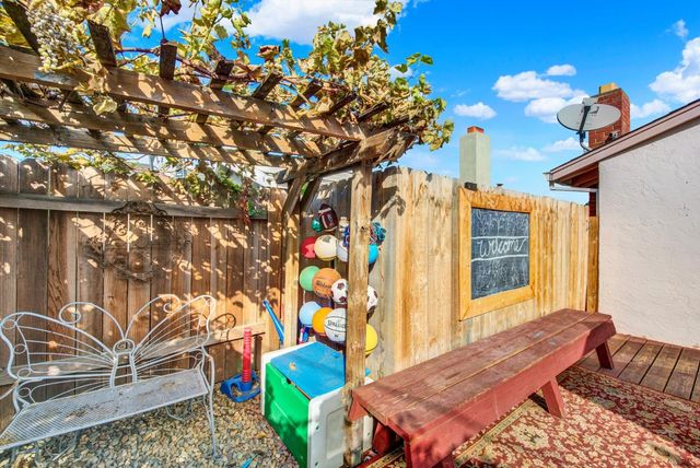 147 W Woodland Ave, Woodland, CA 95695