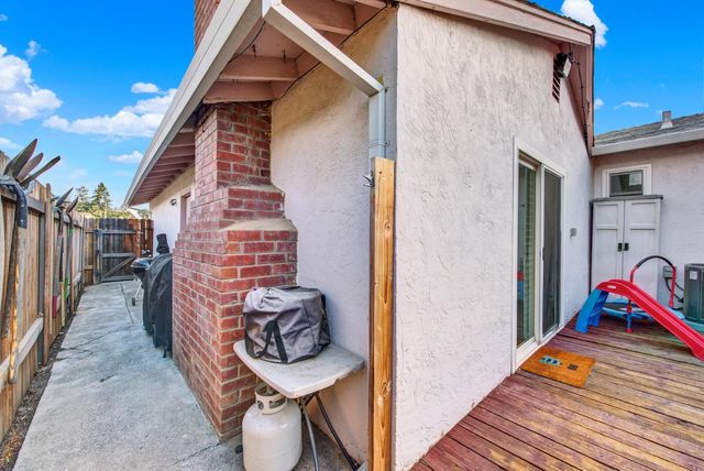 147 W Woodland Ave, Woodland, CA 95695