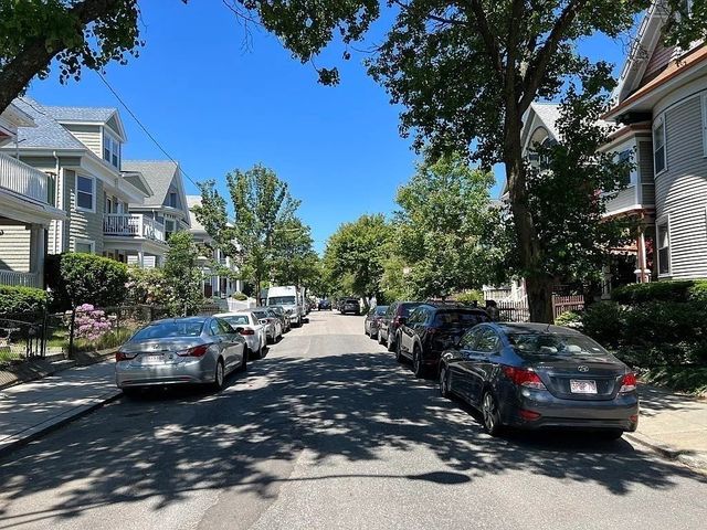 9 Willis St 3, Boston, MA 02125