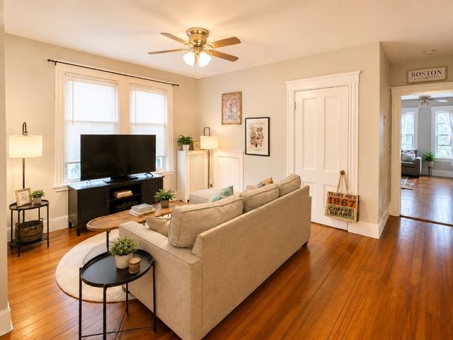 9 Willis St 3, Boston, MA 02125