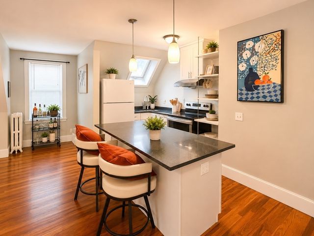 9 Willis St 3, Boston, MA 02125