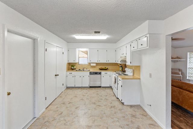 10514 Sundown Dr, Corpus Christi, TX 78410