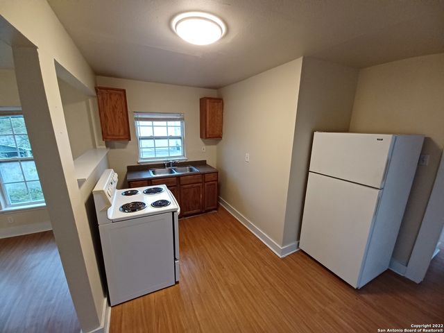 905 W Lynwood Ave Apt 3, San Antonio, TX 78201