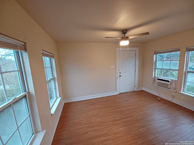 905 W Lynwood Ave Apt 3, San Antonio, TX 78201