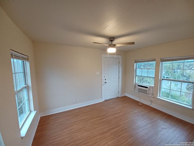 905 W Lynwood Ave Apt 3, San Antonio, TX 78201