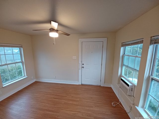 905 W Lynwood Ave Apt 3, San Antonio, TX 78201