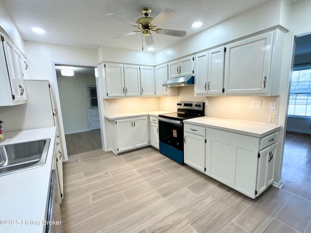 7913 Greenway Dr, Louisville, KY 40222