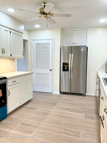 7913 Greenway Dr, Louisville, KY 40222