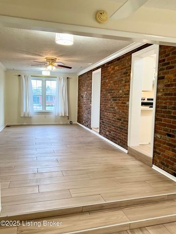 7913 Greenway Dr, Louisville, KY 40222