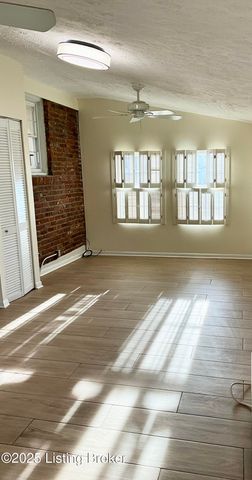 7913 Greenway Dr, Louisville, KY 40222