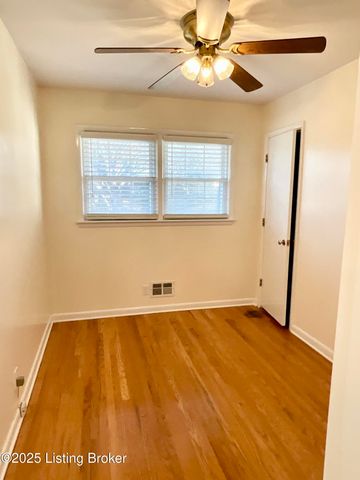 7913 Greenway Dr, Louisville, KY 40222