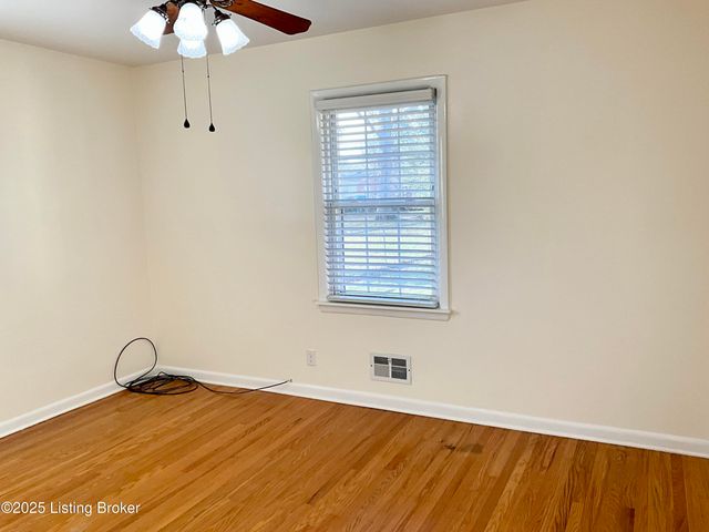 7913 Greenway Dr, Louisville, KY 40222