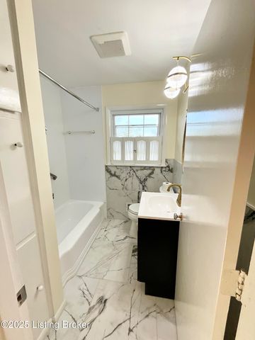 7913 Greenway Dr, Louisville, KY 40222