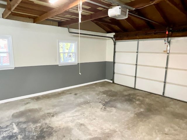 7913 Greenway Dr, Louisville, KY 40222