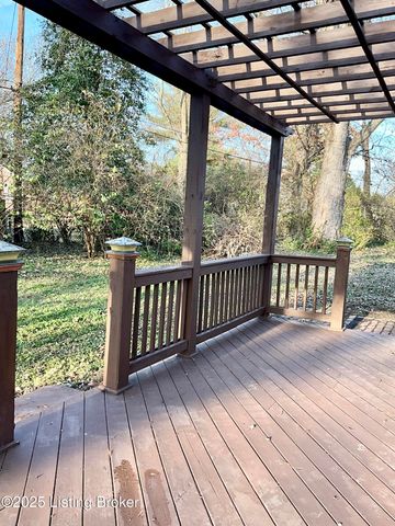 7913 Greenway Dr, Louisville, KY 40222