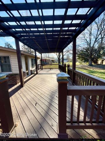 7913 Greenway Dr, Louisville, KY 40222