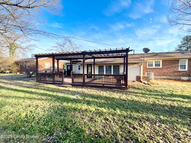 7913 Greenway Dr, Louisville, KY 40222