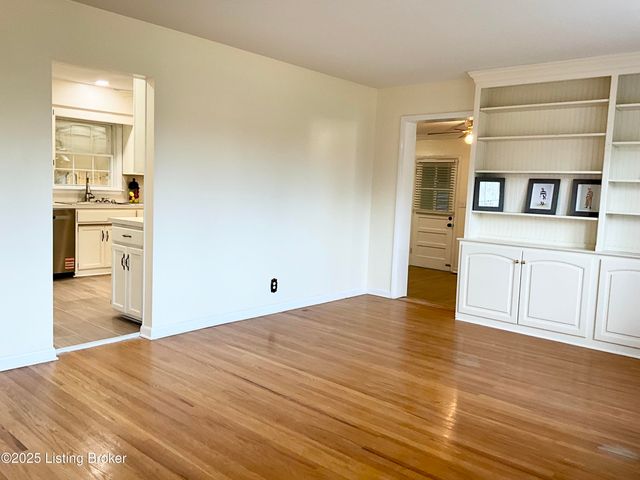 7913 Greenway Dr, Louisville, KY 40222