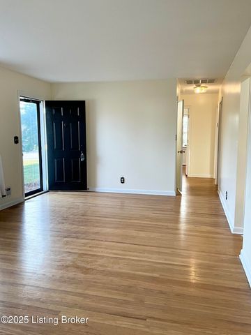 7913 Greenway Dr, Louisville, KY 40222