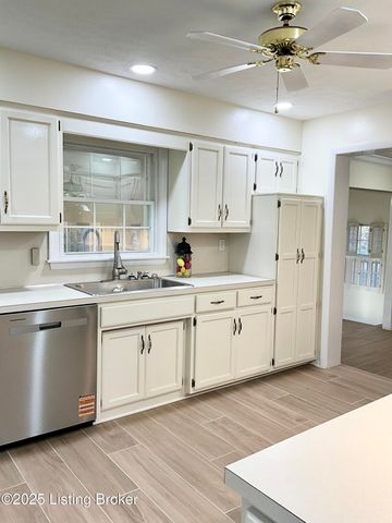 7913 Greenway Dr, Louisville, KY 40222