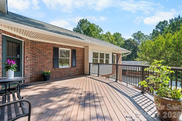 250 36th Avenue NW, Hickory, NC 28601