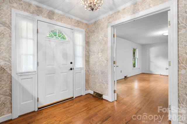 250 36th Avenue NW, Hickory, NC 28601