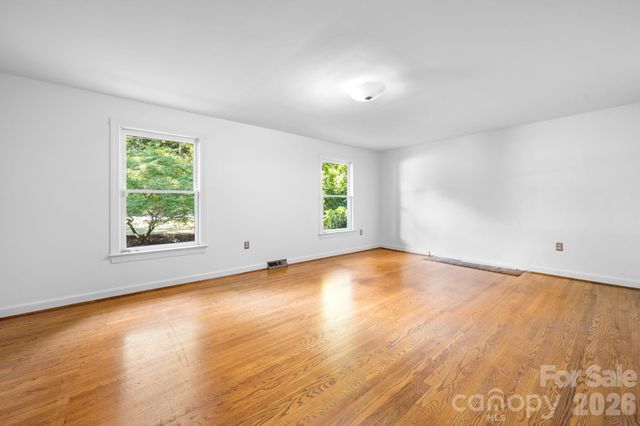 250 36th Avenue NW, Hickory, NC 28601