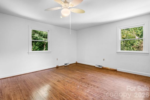 250 36th Avenue NW, Hickory, NC 28601