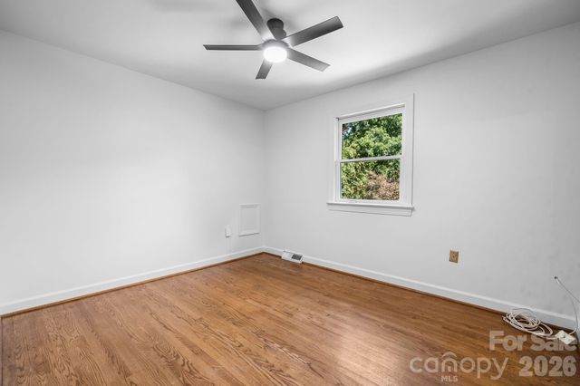 250 36th Avenue NW, Hickory, NC 28601