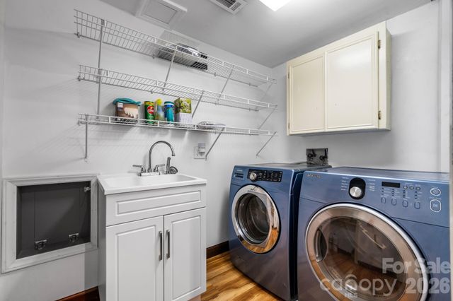250 36th Avenue NW, Hickory, NC 28601