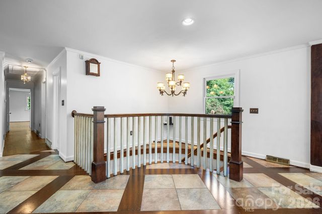 250 36th Avenue NW, Hickory, NC 28601