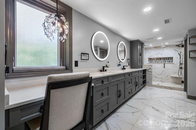 250 36th Avenue NW, Hickory, NC 28601