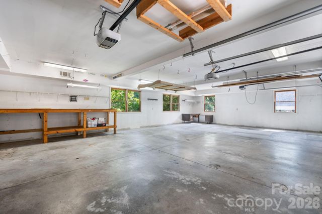 250 36th Avenue NW, Hickory, NC 28601