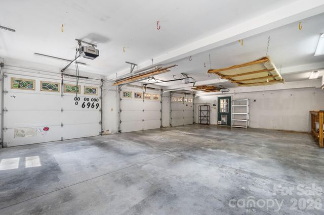 250 36th Avenue NW, Hickory, NC 28601