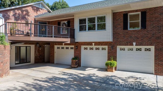 250 36th Avenue NW, Hickory, NC 28601
