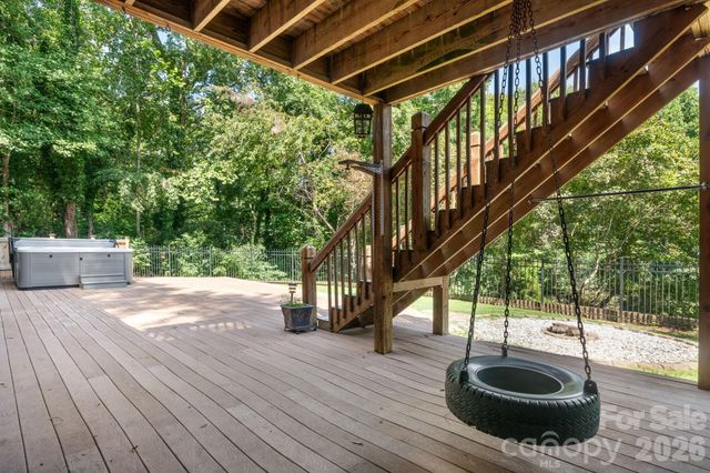 250 36th Avenue NW, Hickory, NC 28601