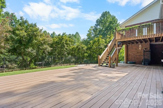 250 36th Avenue NW, Hickory, NC 28601