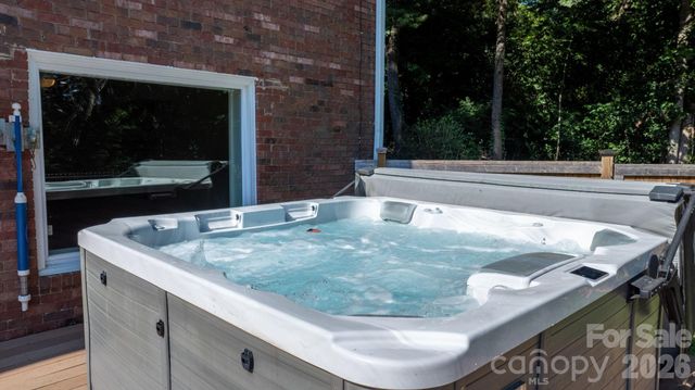250 36th Avenue NW, Hickory, NC 28601