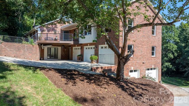250 36th Avenue NW, Hickory, NC 28601