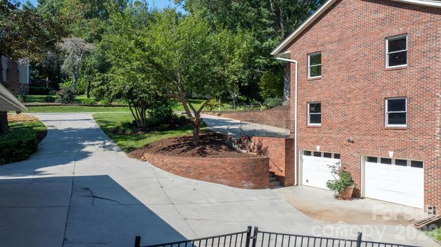 250 36th Avenue NW, Hickory, NC 28601