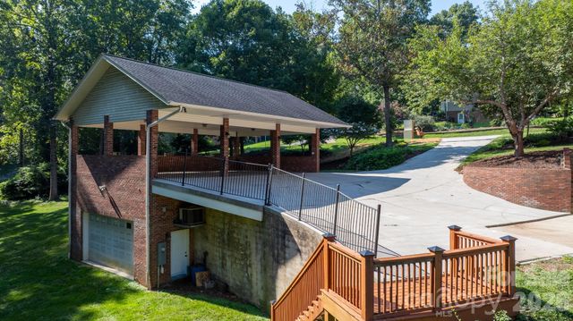 250 36th Avenue NW, Hickory, NC 28601