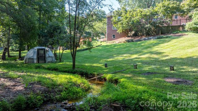 250 36th Avenue NW, Hickory, NC 28601