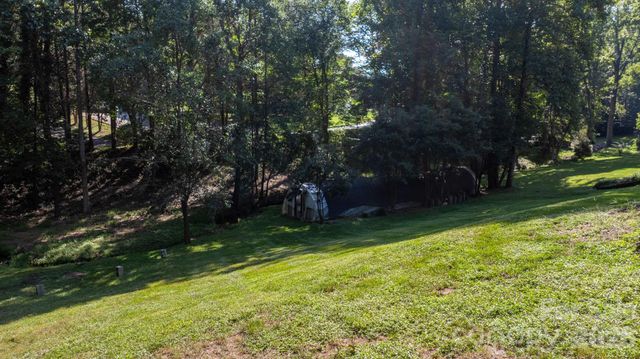 250 36th Avenue NW, Hickory, NC 28601