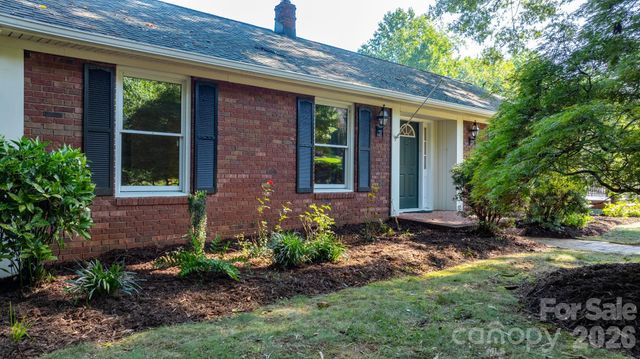 250 36th Avenue NW, Hickory, NC 28601