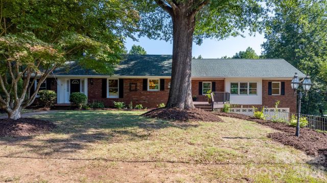 250 36th Avenue NW, Hickory, NC 28601