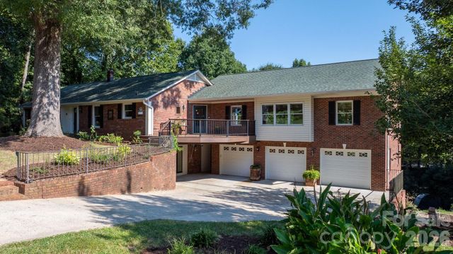 250 36th Avenue NW, Hickory, NC 28601