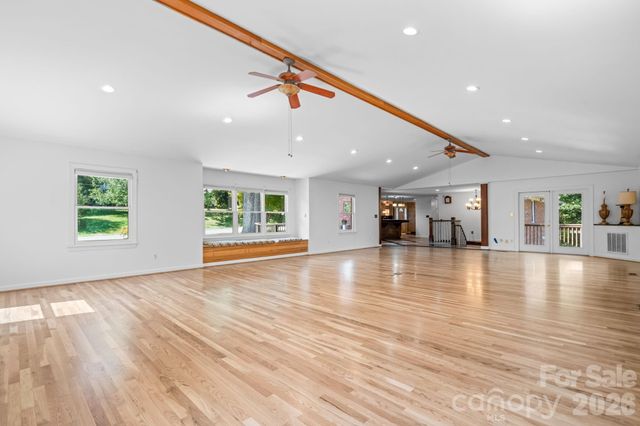 250 36th Avenue NW, Hickory, NC 28601